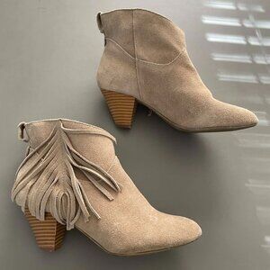 American Eagle Outfitters Tan Suede Ankle Booties with Fringe - Size 6